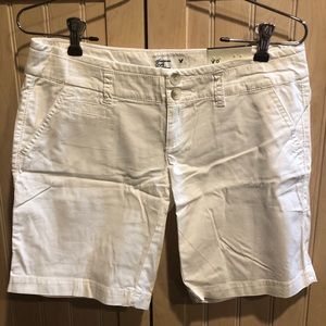 American Eagle Outfitters white Bermuda shorts
